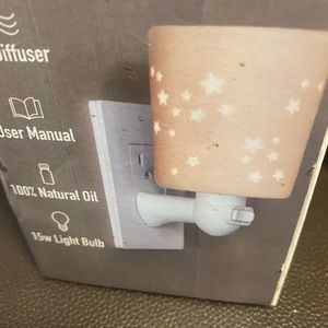 Bluzen  plug in diffuser. Ceramic. White.